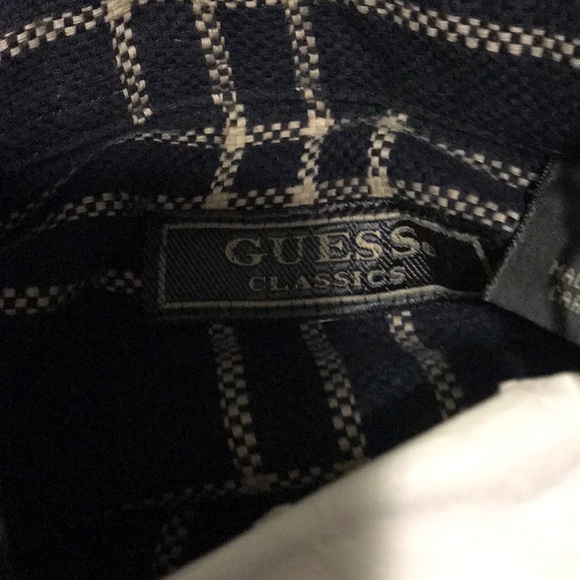 It’s a nice button up shirt in perfect condition - Picture 2 of 2